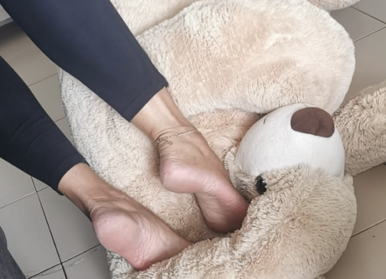 feet teddy