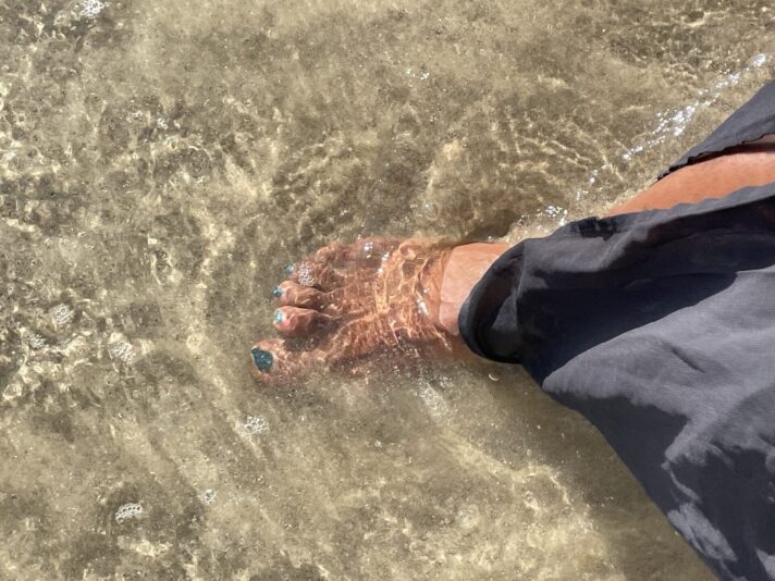 🌊🦶🏾🦵🏾