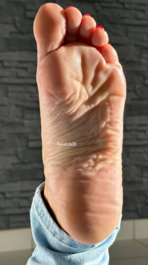 CE162BC8-42B0-4EF1-92DD-80EC7C62CAAA