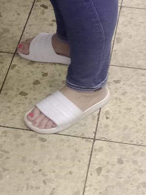 Les sandales d'une blonde !