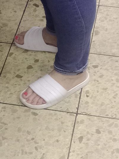 Les sandales d'une blonde !