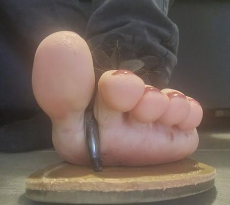 Le joli pied de Laura !